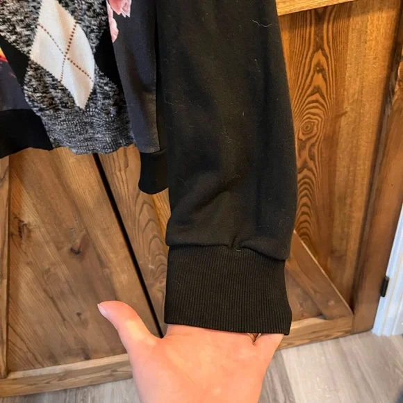 Givenchy Fire, Rose and Diamond Patterned Sweater Lg AUTHENTIC - Picture 3 of 8